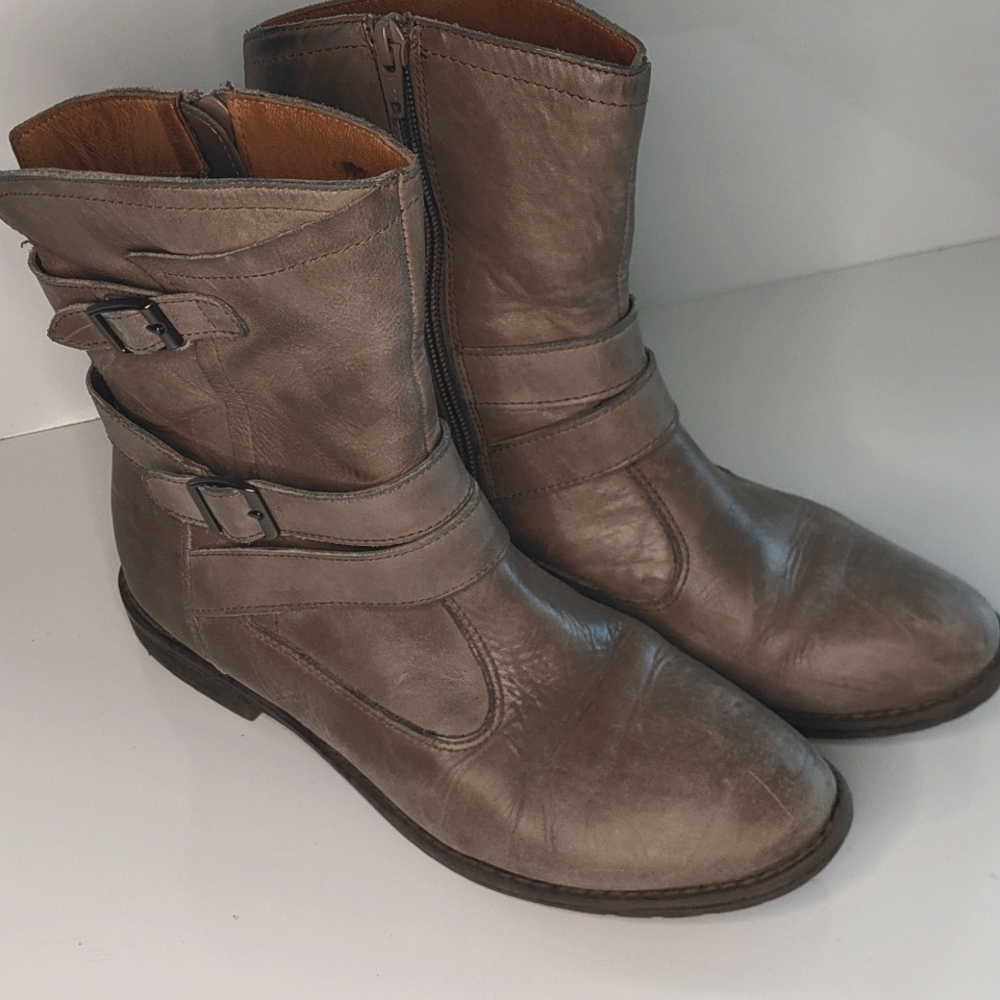 Women's Size 8 Gray Montana Short Boots